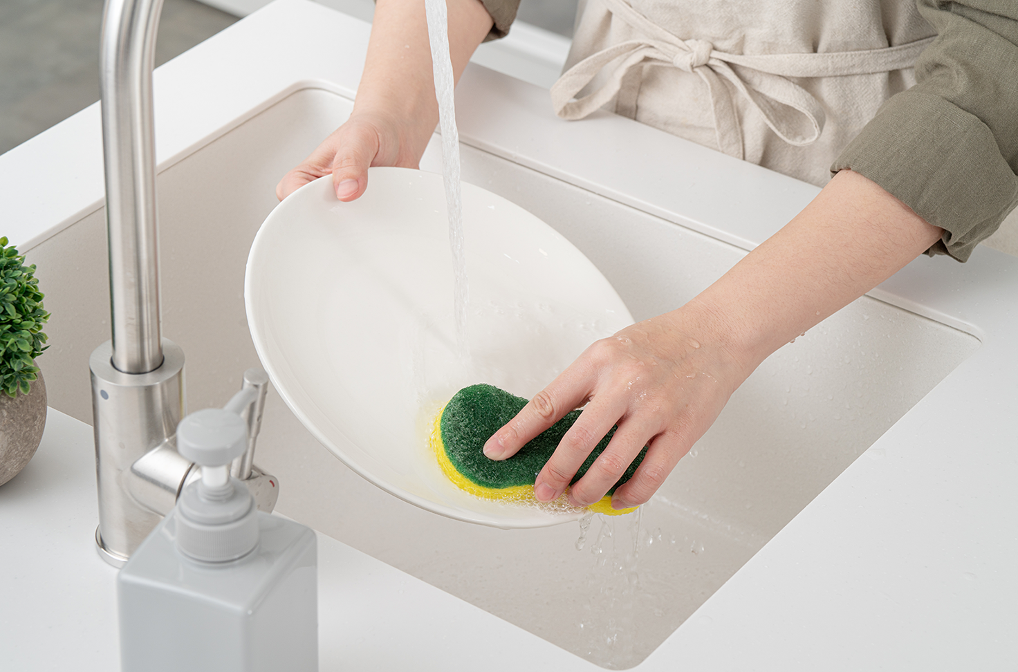What Is the pH of Dishwashing Liquid and Is It Safe on Hands?